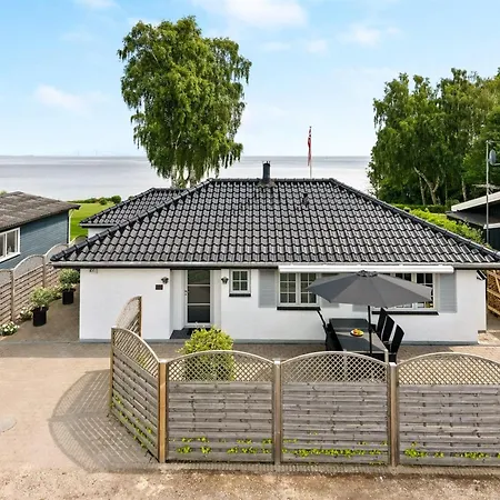 Erok - 100m From The Sea By Interhome *