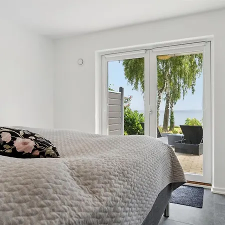 Erok - 100m From The Sea By Interhome