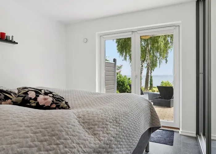 Erok - 100m From The Sea By Interhome